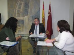 Reunión con el Consejero de Presidencia con motivo de las deudas de 2009 y 2011