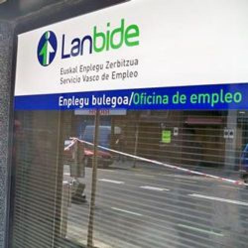 Los trabajadores sociales critican la lentitud de Lanbide en la gestión de la RGI